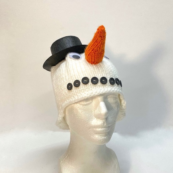 NWT Hand Knit Childs Snowman Hat with Googly Eyes and Top Hat Size 3-10 Years - Picture 7 of 9